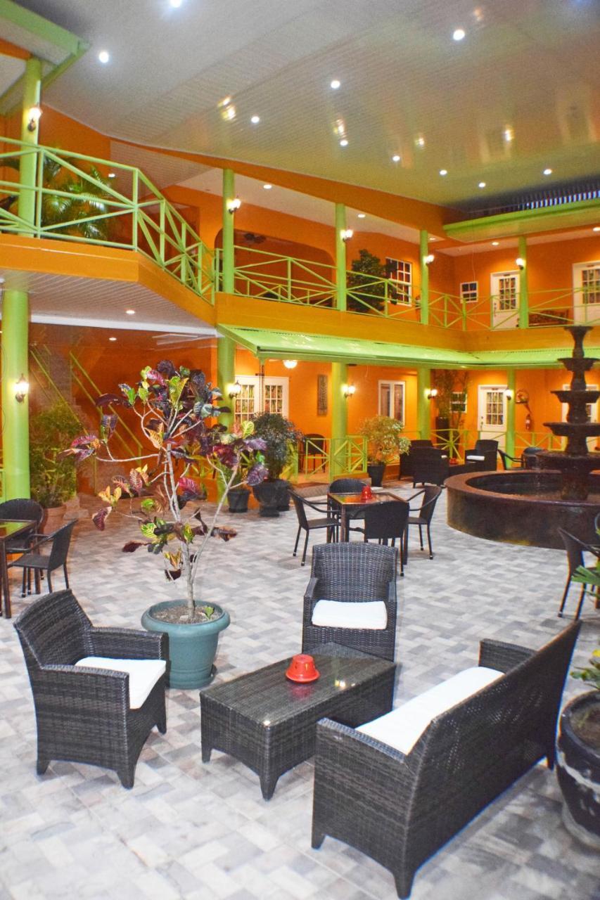 Beverlys Oasis Suites Scarborough Bagian luar foto