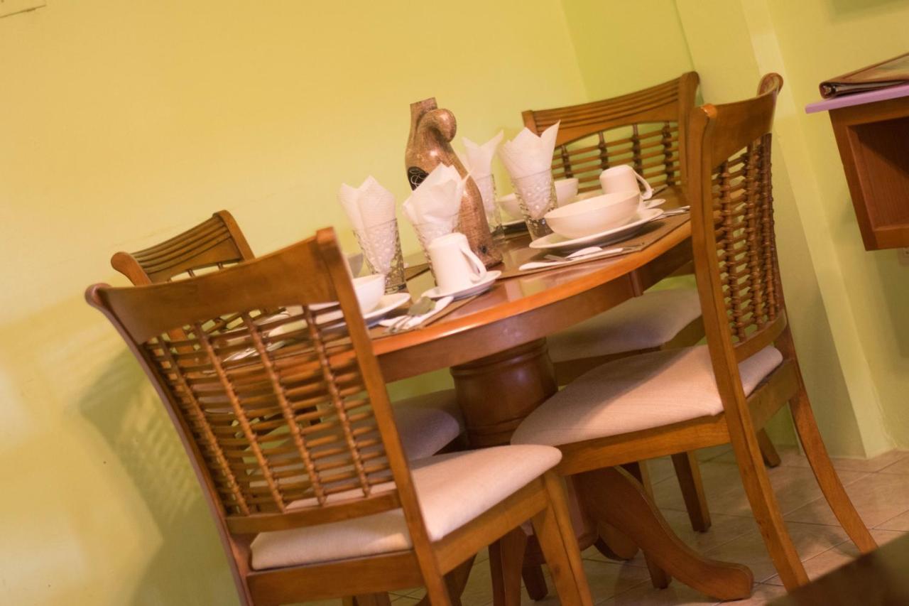 Beverlys Oasis Suites Scarborough Bagian luar foto
