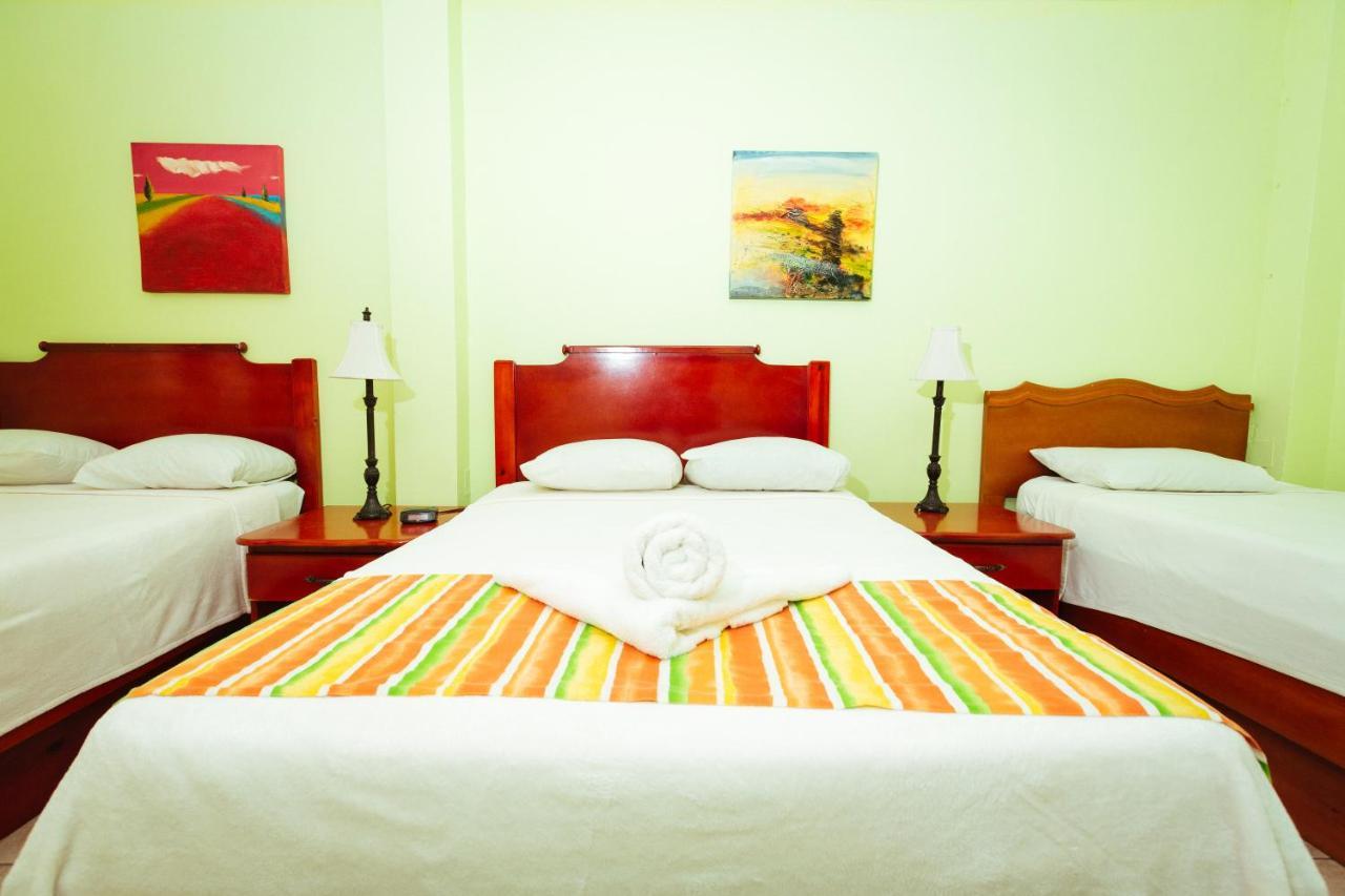 Beverlys Oasis Suites Scarborough Bagian luar foto
